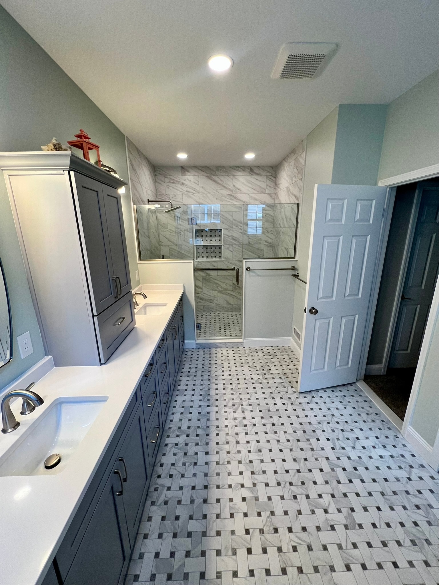 Bathroom floor tile installation